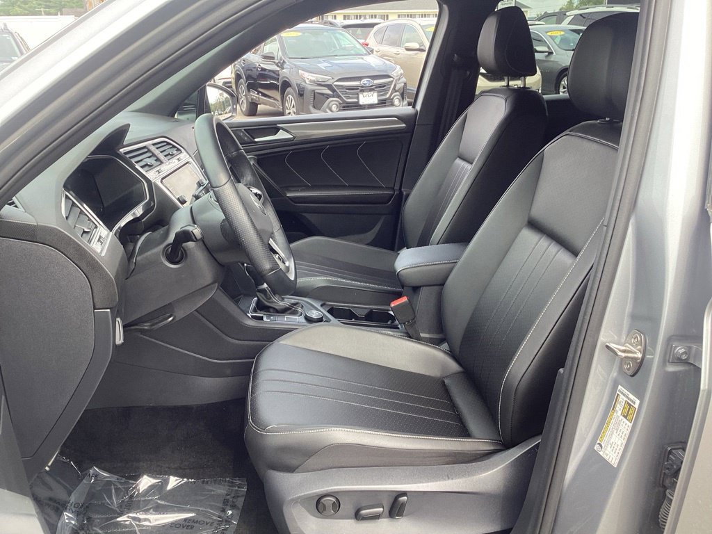 Used 2024 Volkswagen Tiguan SE R-Line AWD/4WD image 13