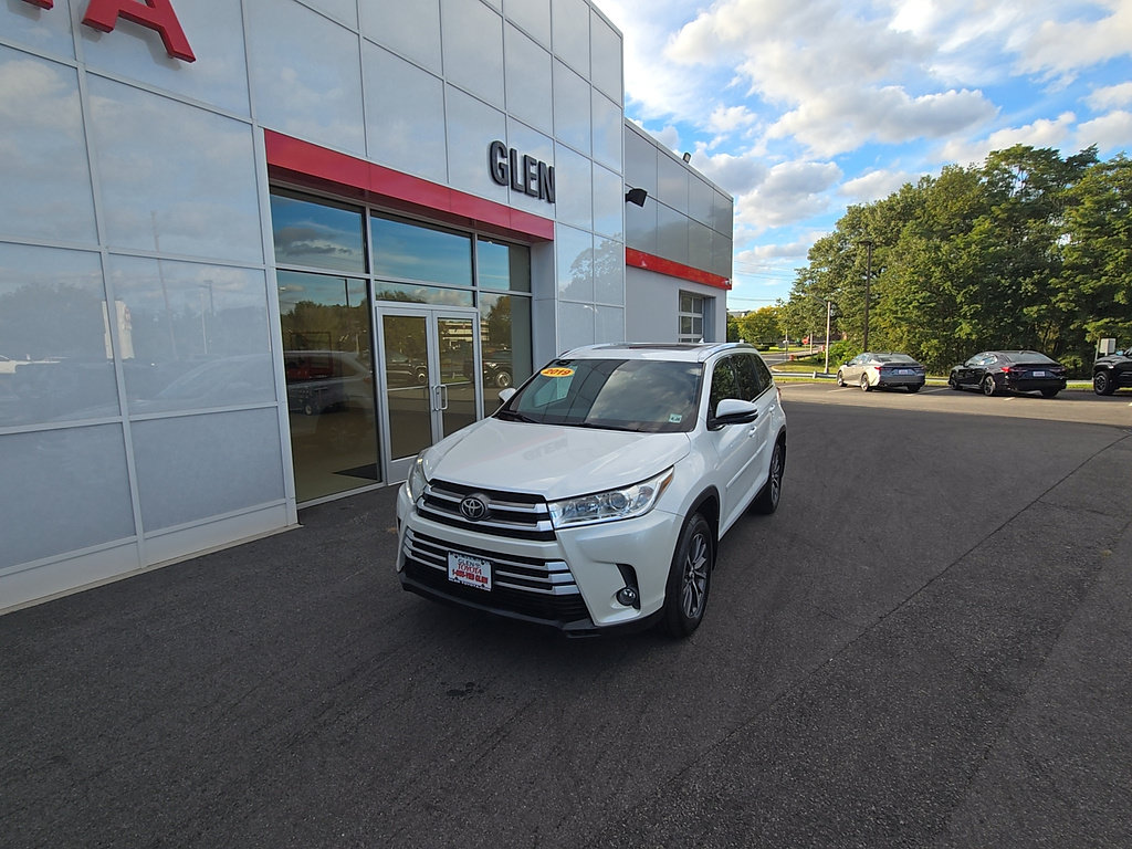 Certified 2019 Toyota Highlander XLE AWD/4WD image 1