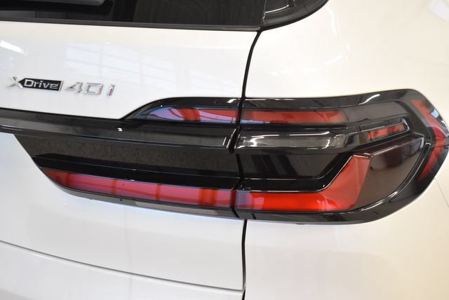 New 2027 BMW X7 xDrive40i w/ M Sport Package AWD/4WD image 14