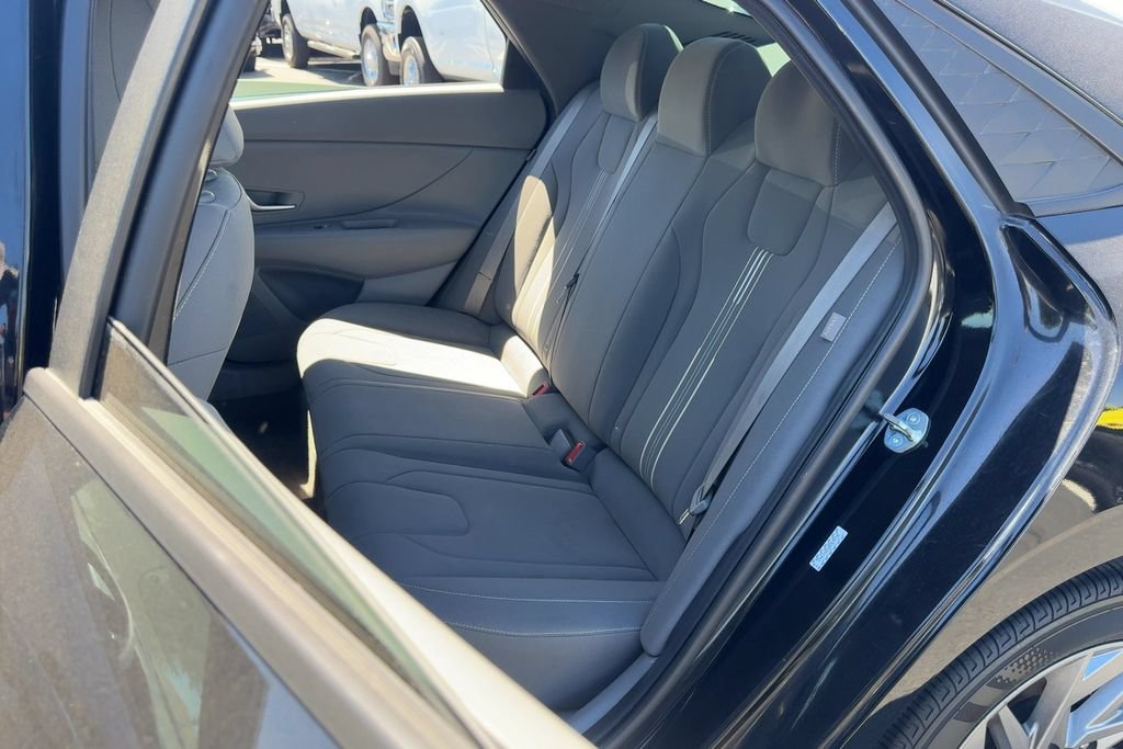 Used 2024 Hyundai Elantra SEL FWD image 12