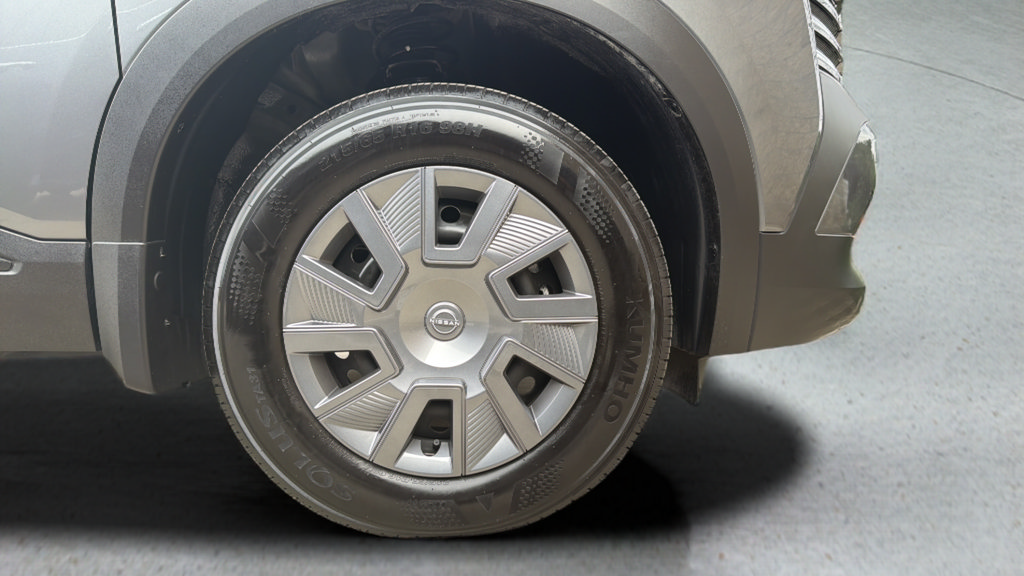 Certified 2025 Nissan Kicks S FWD image 23