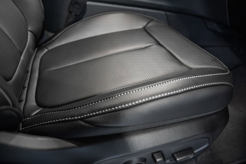 New 2025 Jeep Grand Cherokee L Limited w/ Luxury Tech Group II image 36