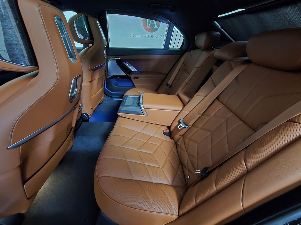 New 2026 BMW 740i xDrive w/ Premium Package image 17