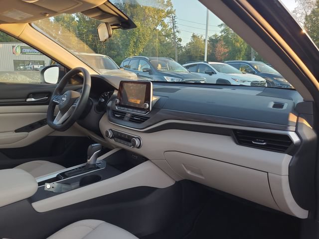 Used 2025 Nissan Altima 2.5 SV FWD image 19