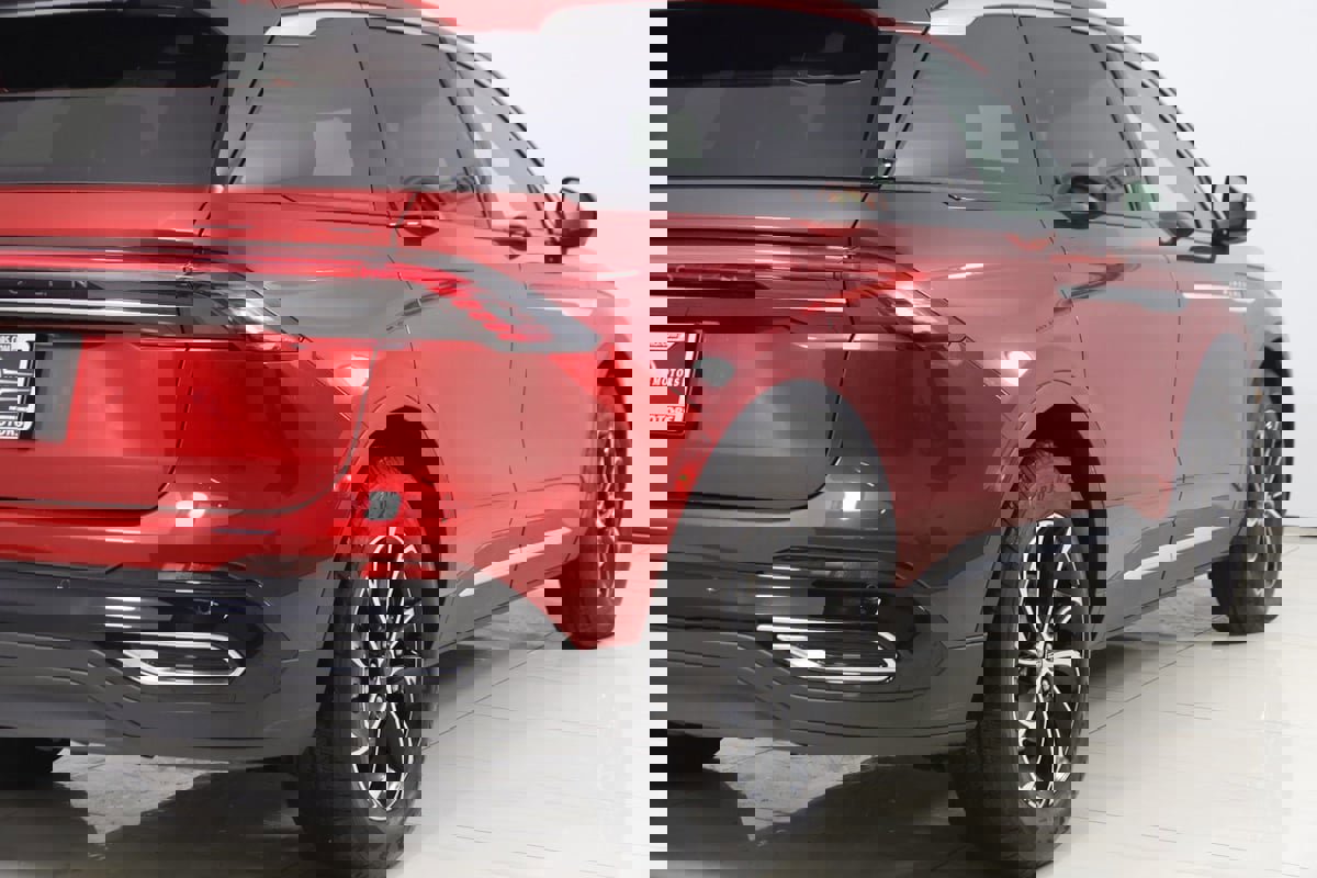 Used 2025 Lincoln Nautilus Premier image 51