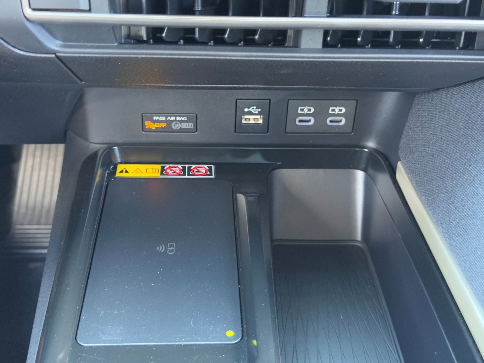 Used 2025 Toyota Camry LE w/ Convenience Package image 27