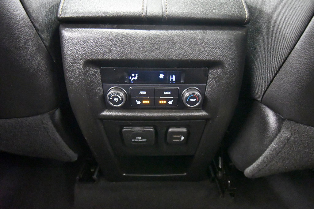Used 2023 Chevrolet Traverse High Country AWD/4WD image 18
