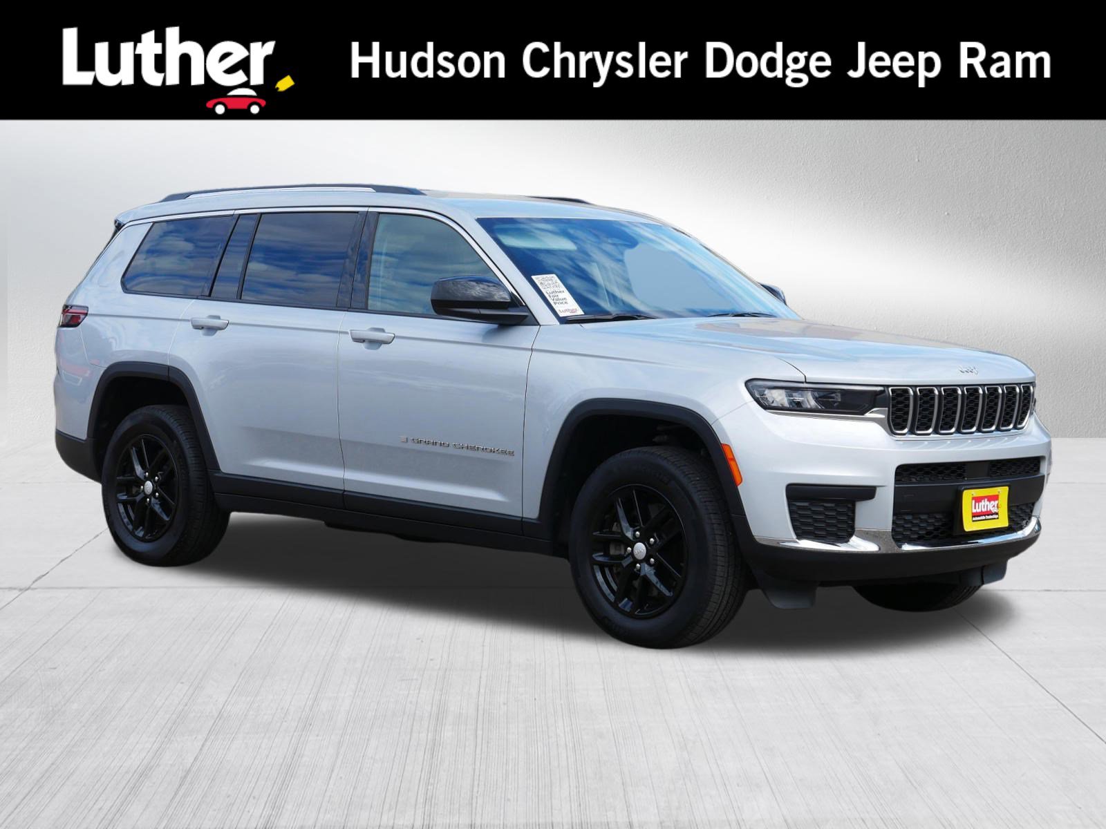 Used 2023 Jeep Grand Cherokee L Laredo image 1