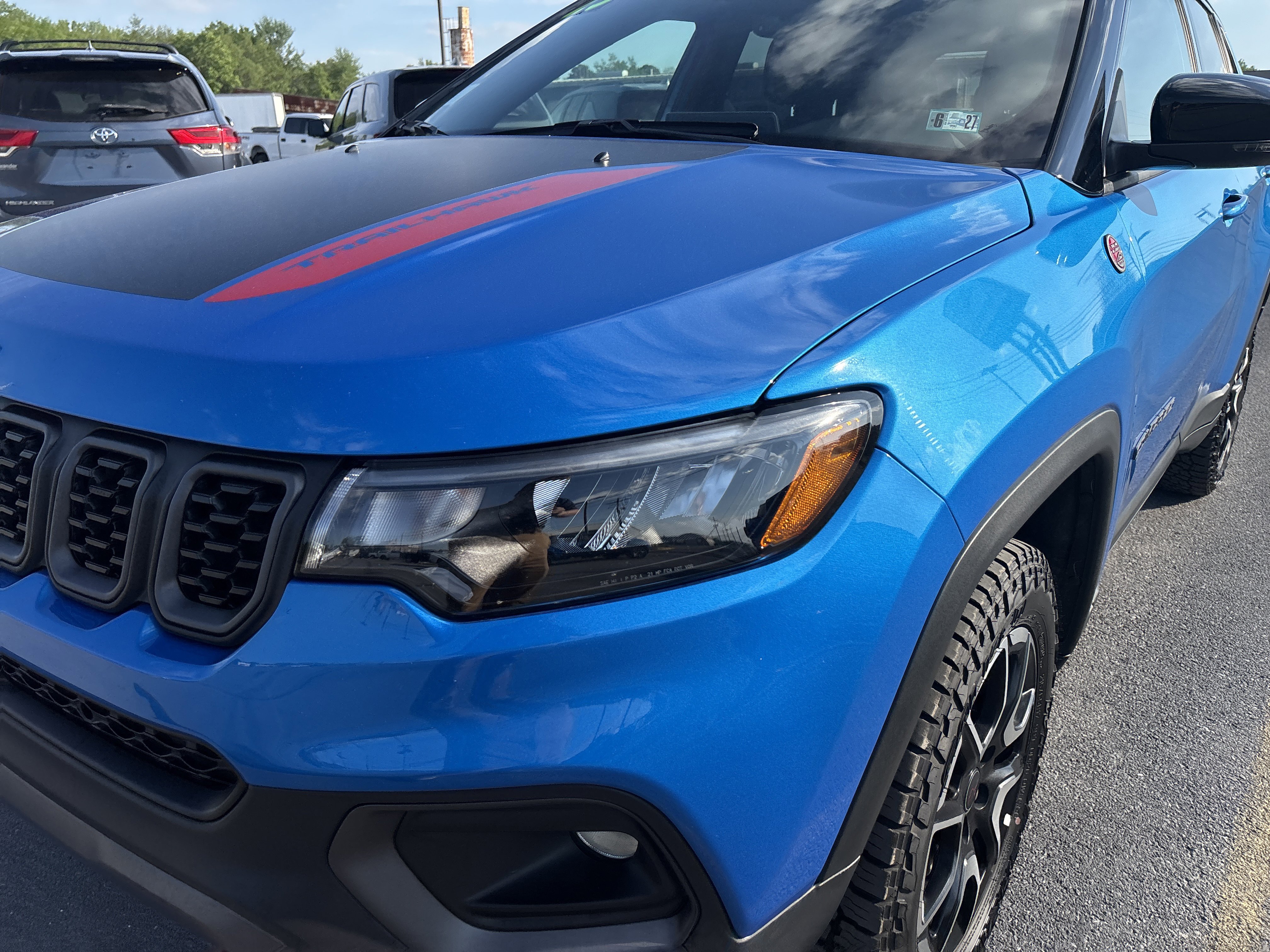 Used 2025 Jeep Compass Trailhawk AWD/4WD image 10