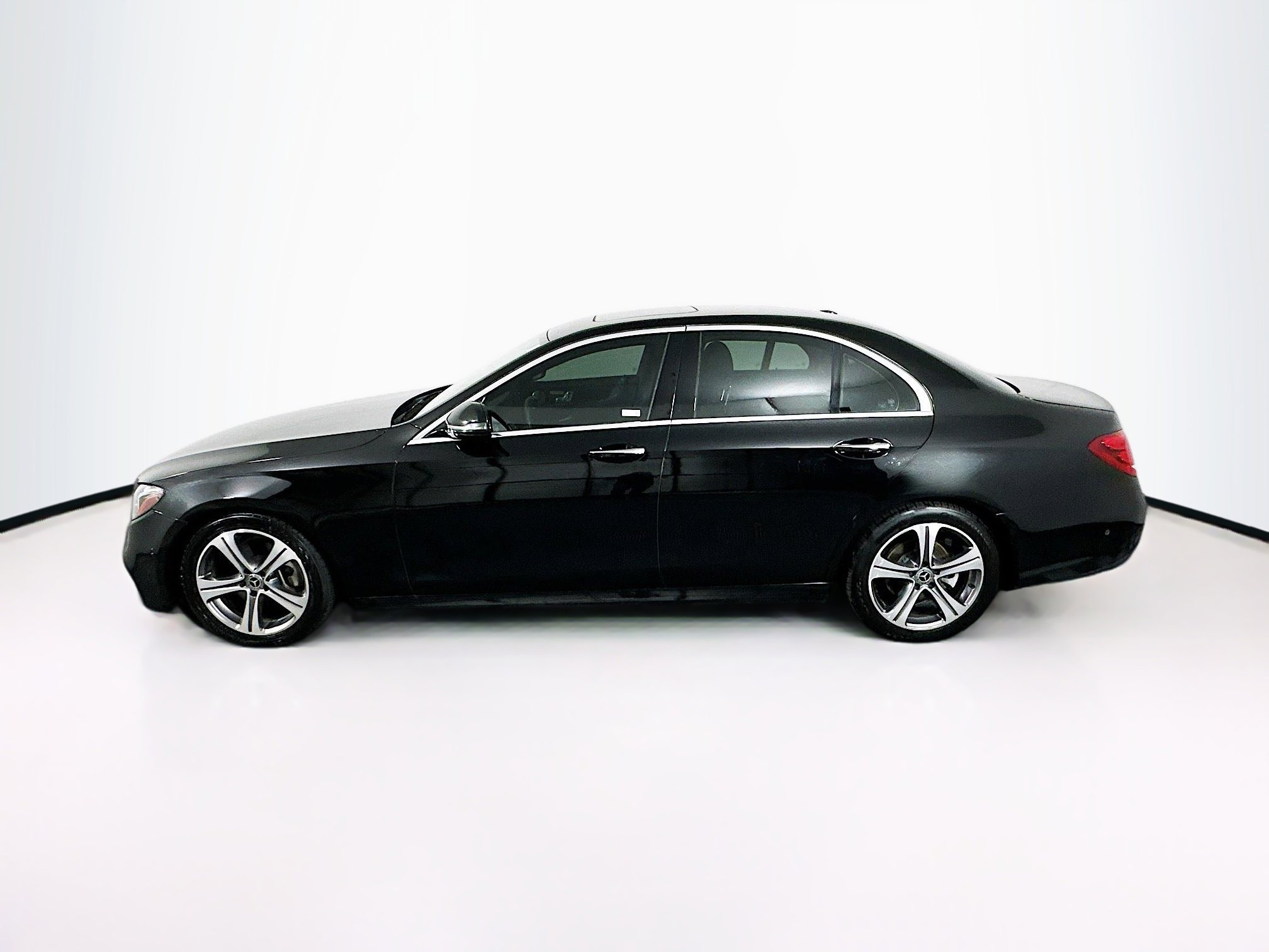 Used 2018 Mercedes-Benz E 300 image 4