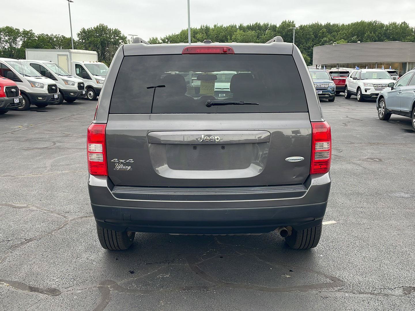 Used 2017 Jeep Patriot Latitude AWD/4WD image 4