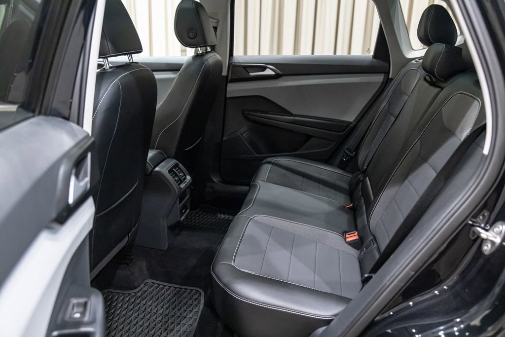 Certified 2023 Volkswagen Taos SE w/ Panoramic Sunroof Package FWD image 11