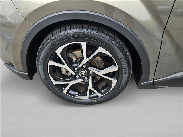Used 2021 Toyota C-HR XLE FWD image 22