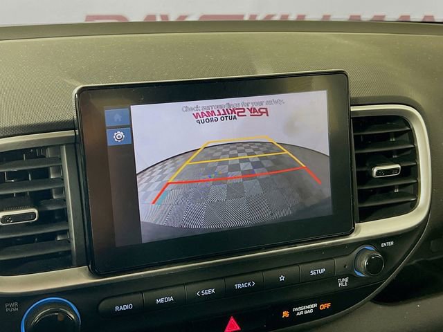 Used 2025 Hyundai Venue SEL FWD image 18
