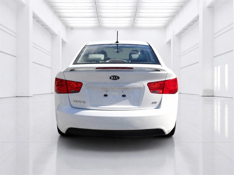 Used 2011 Kia Forte EX w/ Premium Pkg FWD image 5