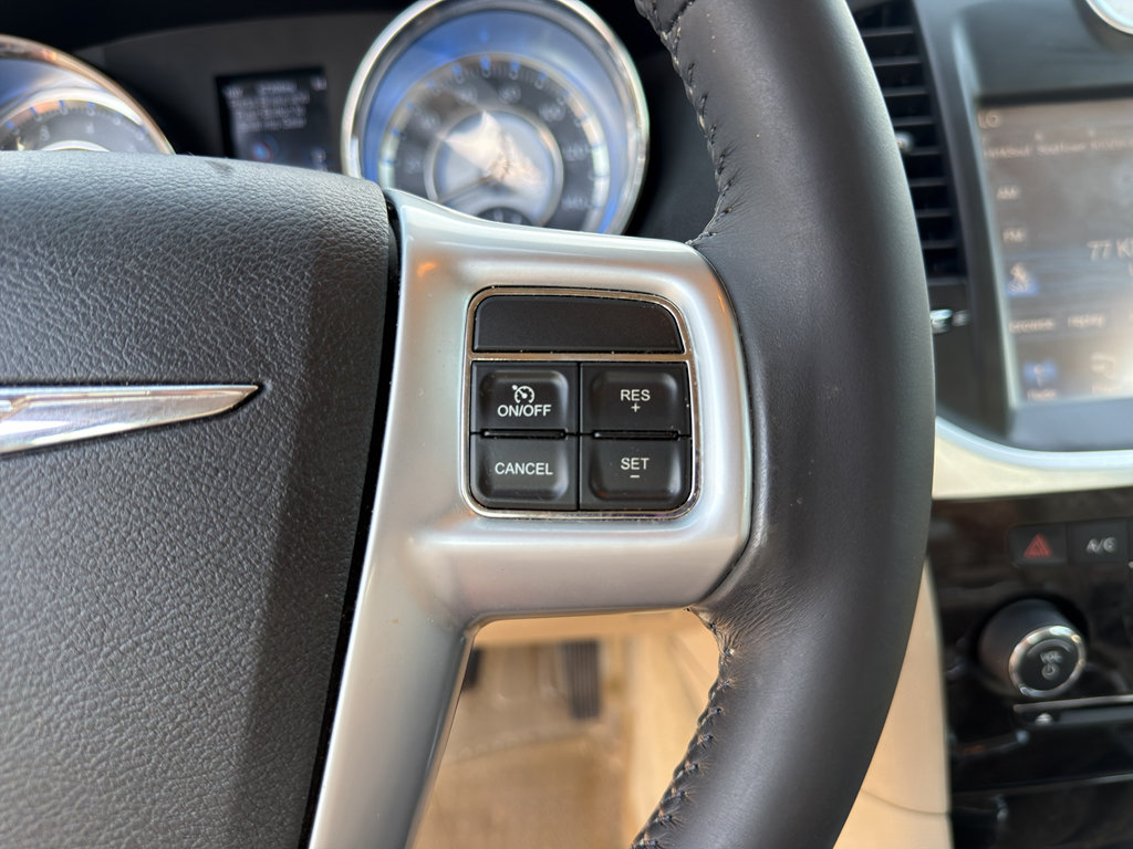 Used 2013 Chrysler 300 RWD image 13