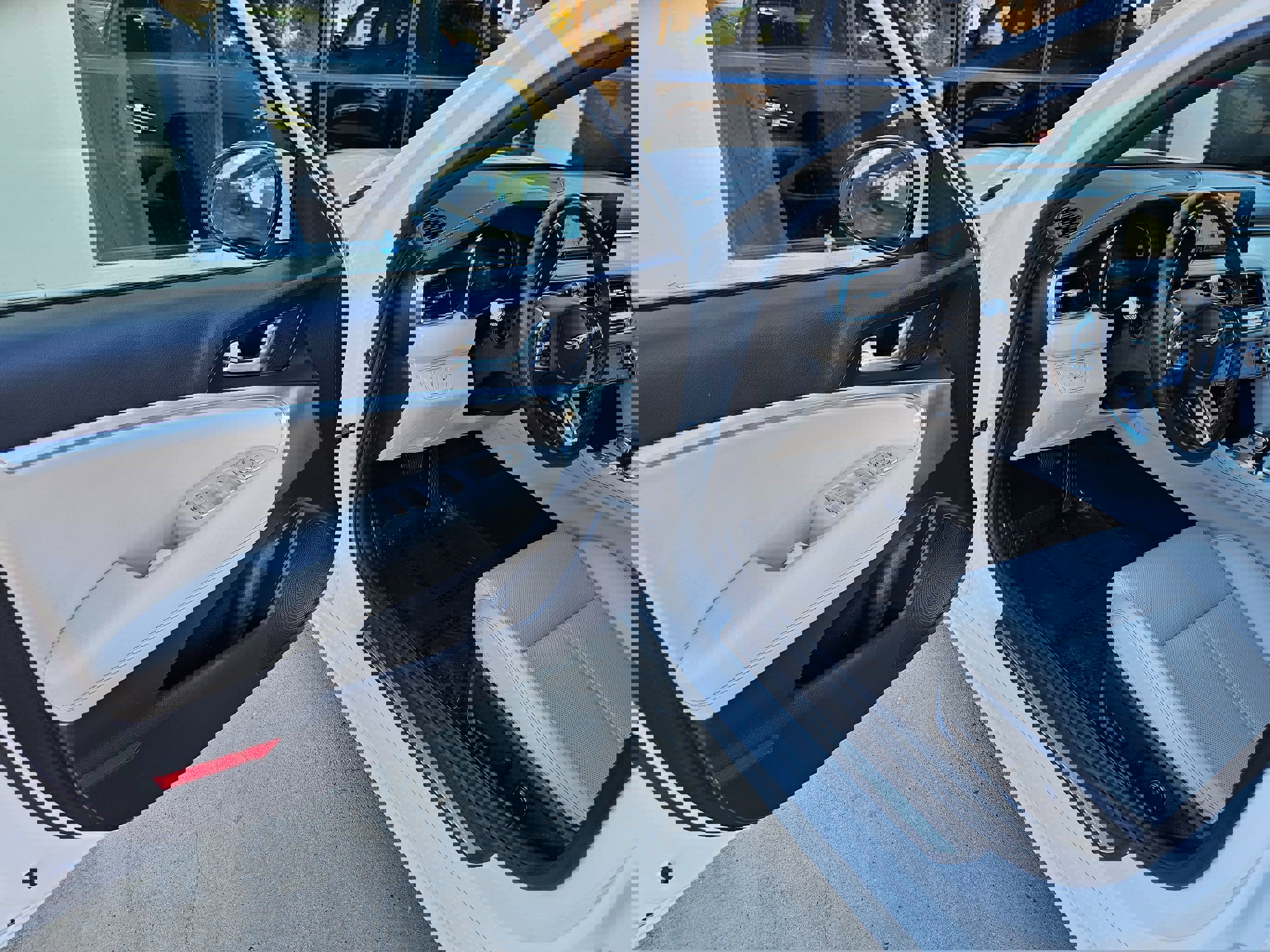 Used 2025 Genesis G70 2.5T image 14