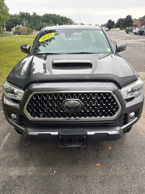 Used 2018 Toyota Tacoma TRD Sport AWD/4WD image 2