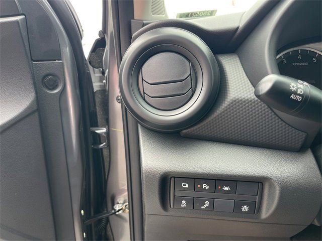 New 2025 Nissan Kicks Play S image 18