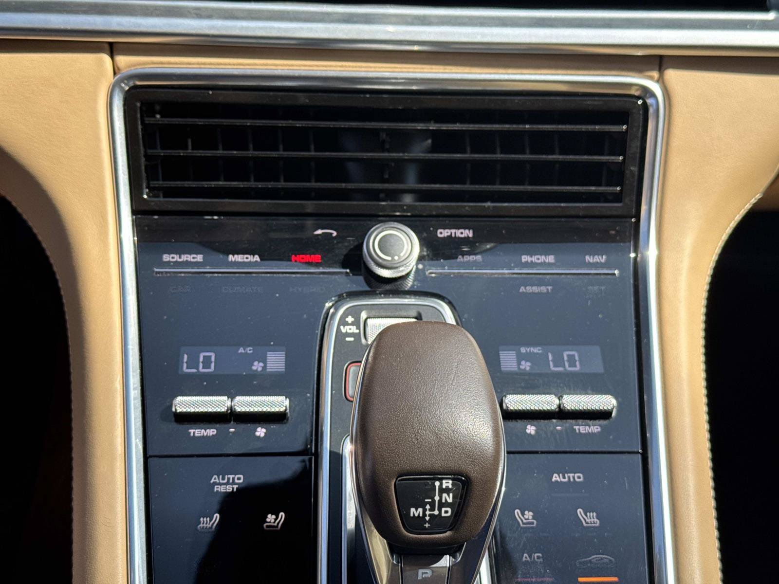 Used 2018 Porsche Panamera 4 AWD/4WD image 23