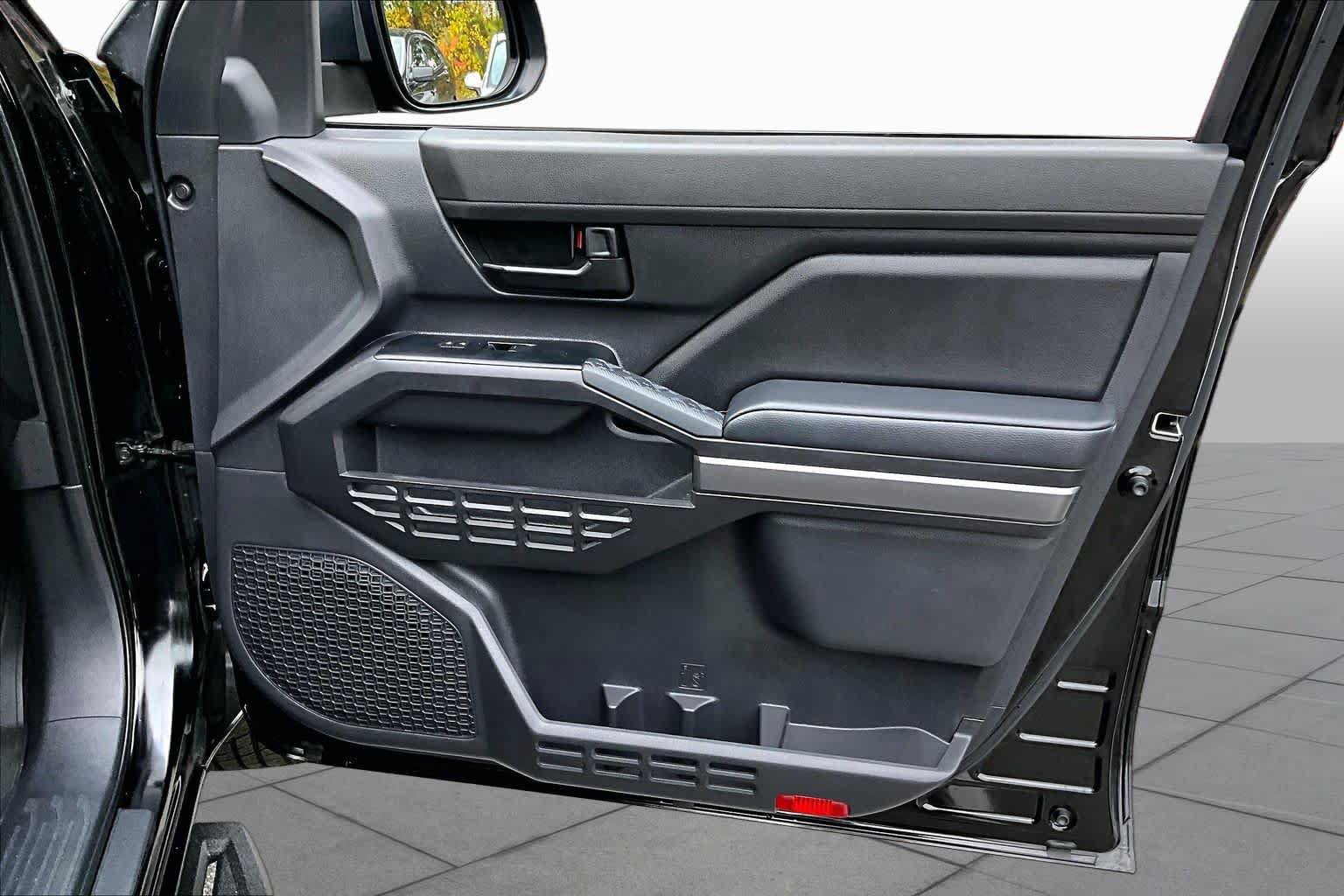 Certified 2025 Toyota Tacoma SR5 AWD/4WD image 21