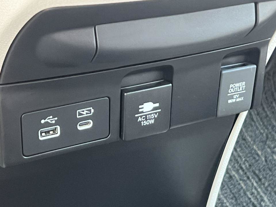 Used 2025 Honda Odyssey Elite image 29