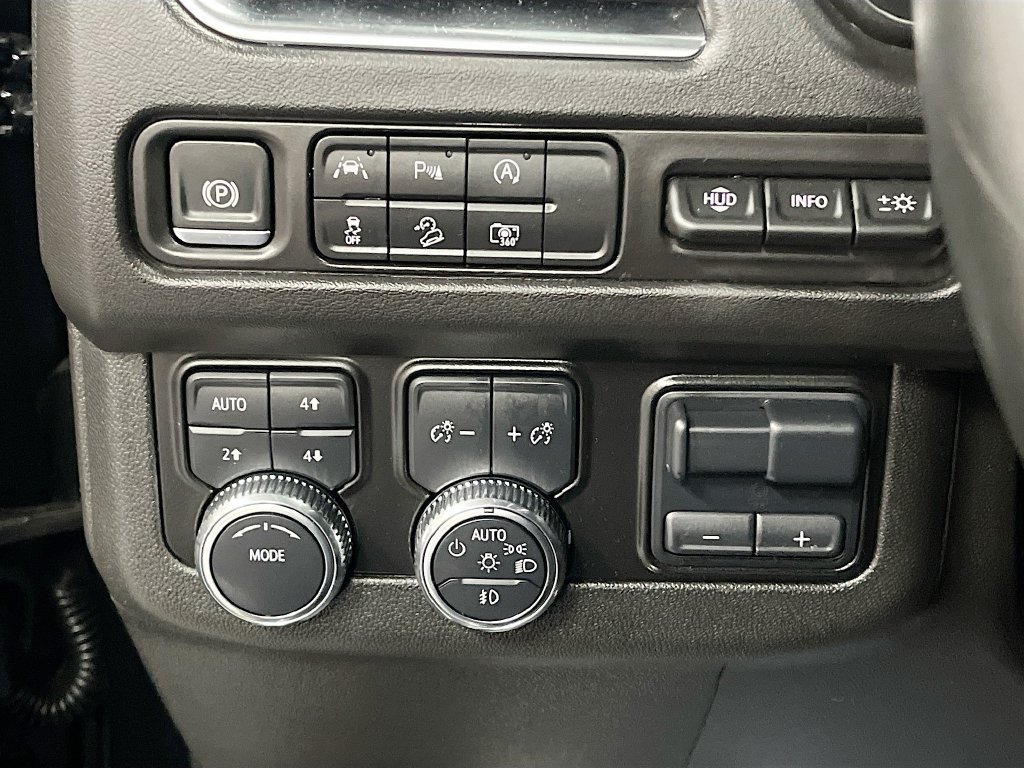 Used 2024 GMC Yukon XL AT4 w/ Technology Package AWD/4WD image 10