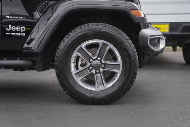 Used 2022 Jeep Wrangler Unlimited Sahara w/ Cold Weather Group image 4