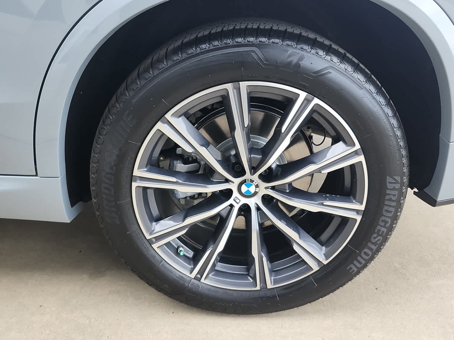 New 2026 BMW X5 xDrive40i w/ M Sport Package AWD/4WD image 10