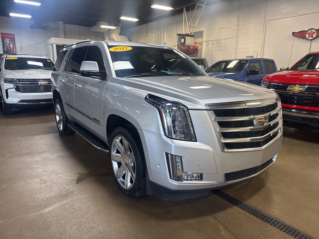 Used 2017 Cadillac Escalade Premium Luxury image 4