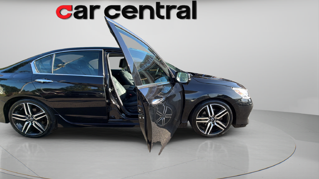 Used 2016 Honda Accord Touring image 13