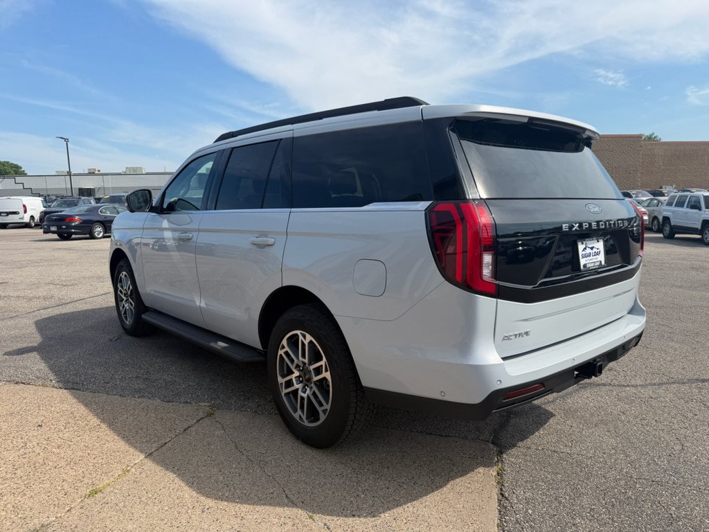 Used 2025 Ford Expedition Active AWD/4WD image 6