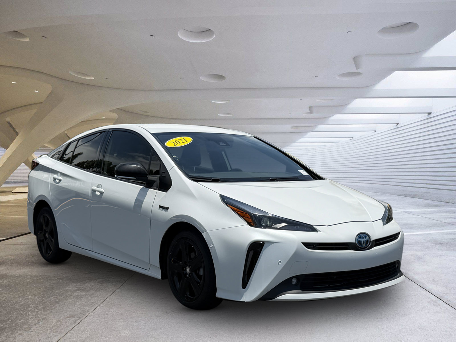 Used 2021 Toyota Prius FWD image 1