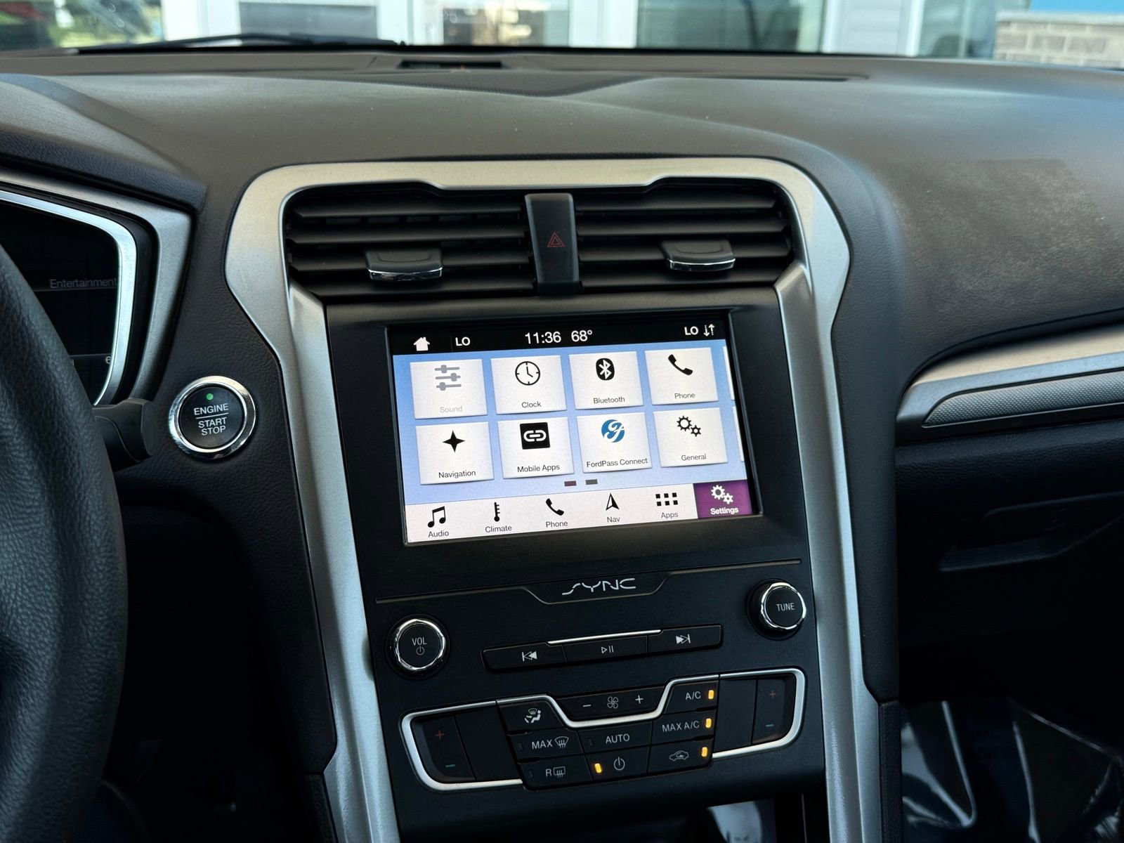 Used 2019 Ford Fusion SE FWD image 33