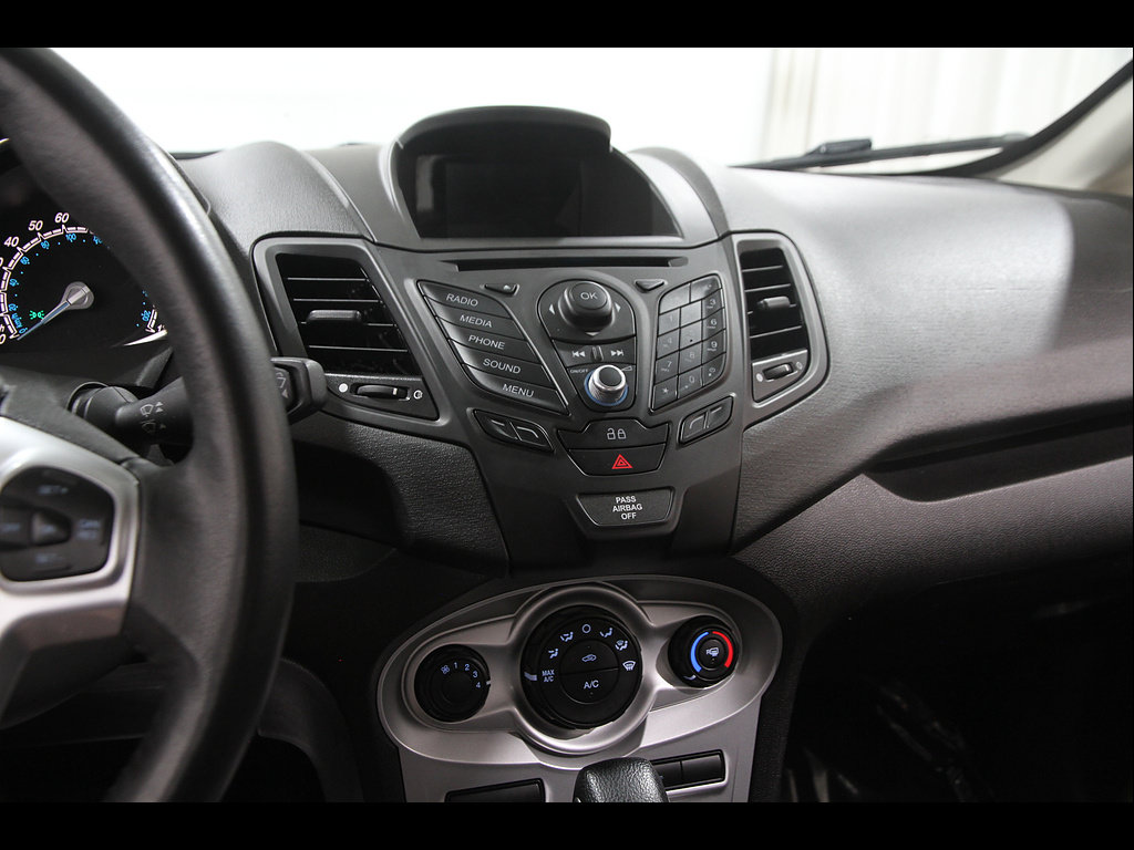 Used 2015 Ford Fiesta SE FWD image 8
