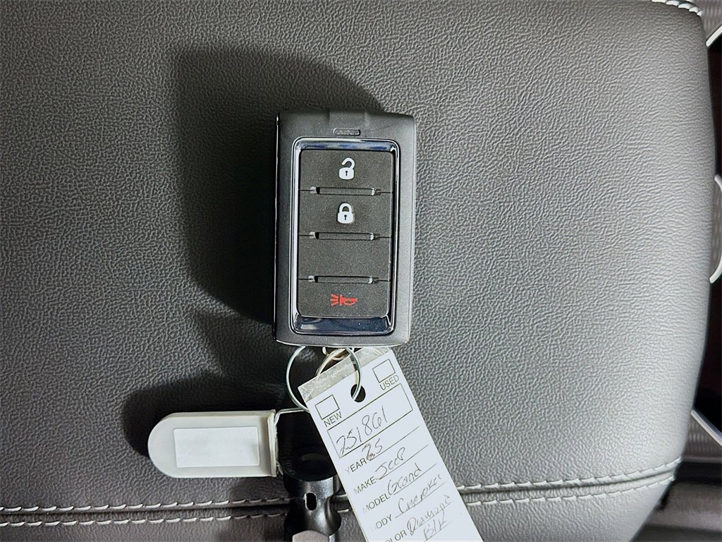 New 2025 Jeep Grand Cherokee Laredo X image 20