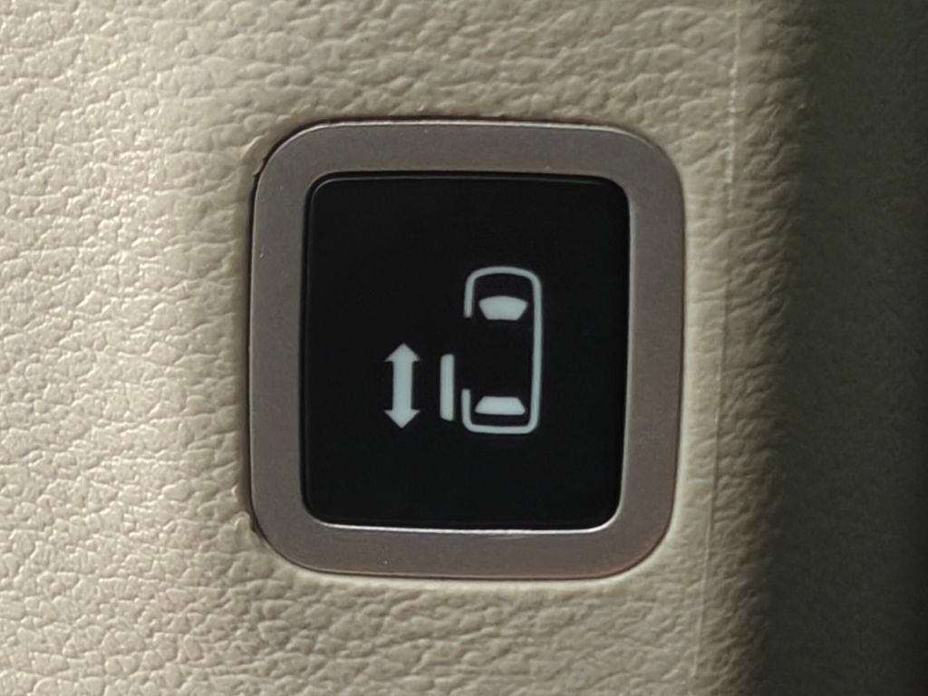 Used 2023 Chrysler Voyager LX FWD image 56