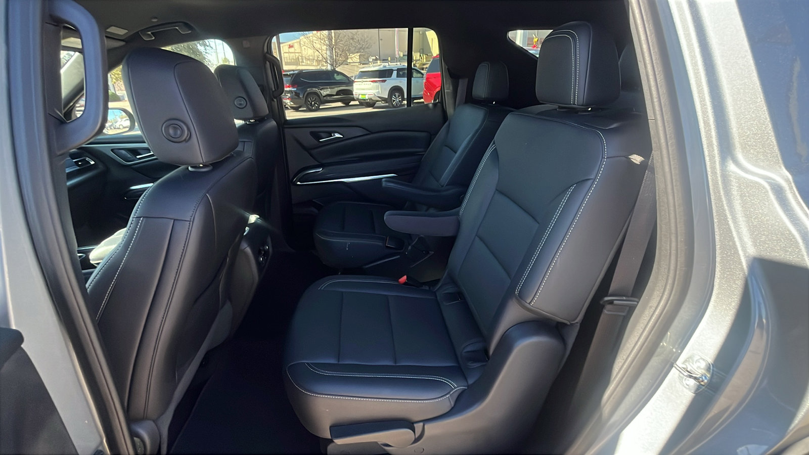 Used 2025 Chevrolet Traverse LT image 23