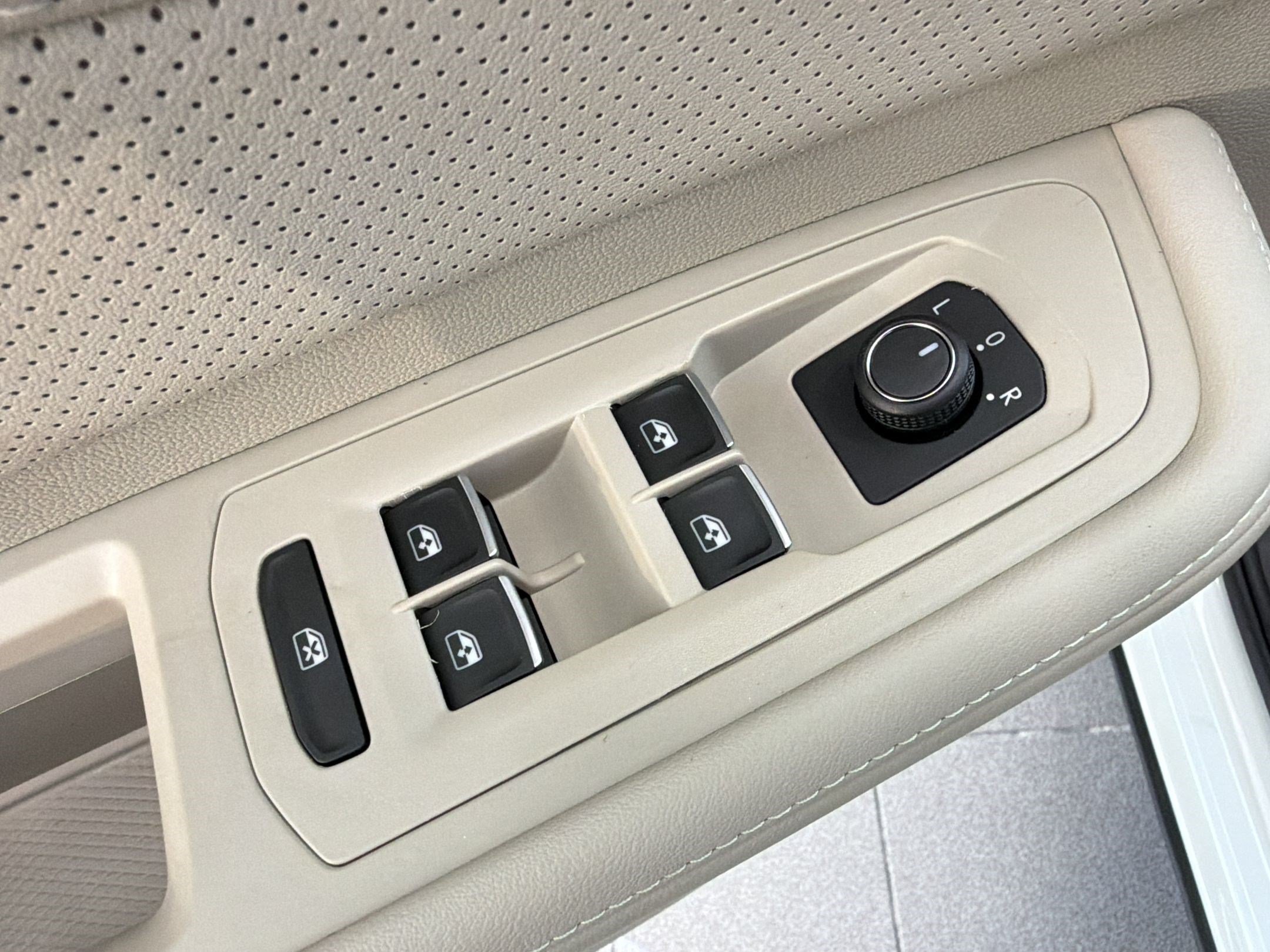 New 2026 Volkswagen Atlas SE FWD image 13