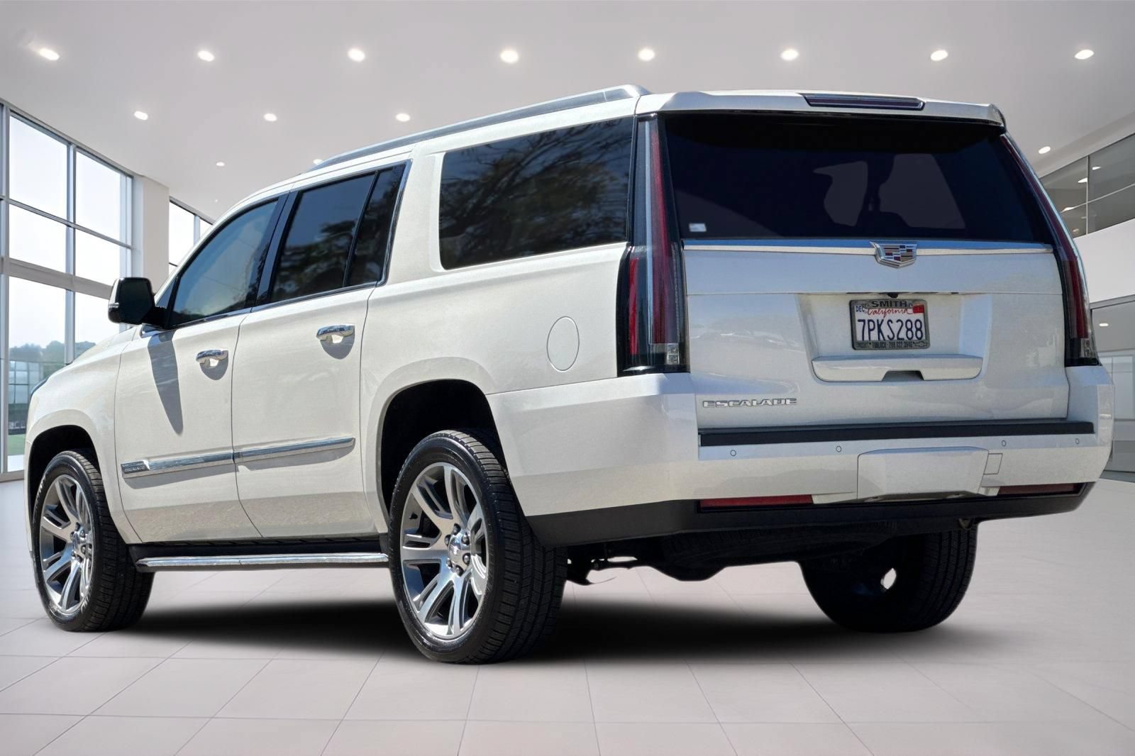 Used 2015 Cadillac Escalade ESV Luxury AWD/4WD image 6