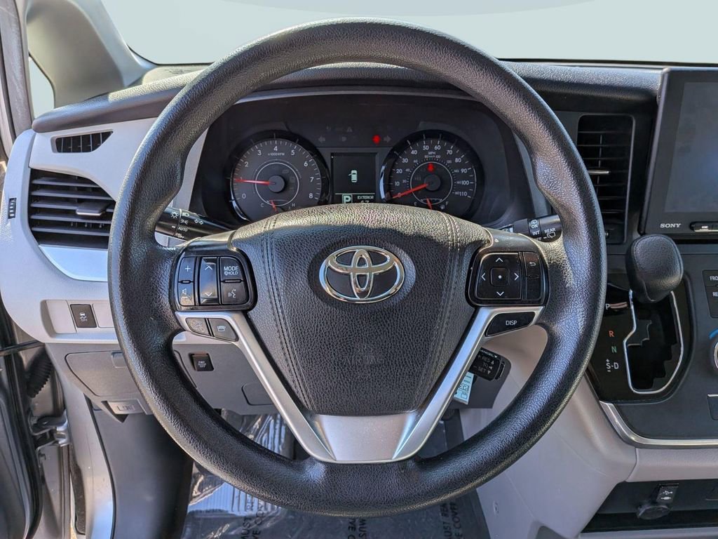 Used 2017 Toyota Sienna LE AWD/4WD image 13