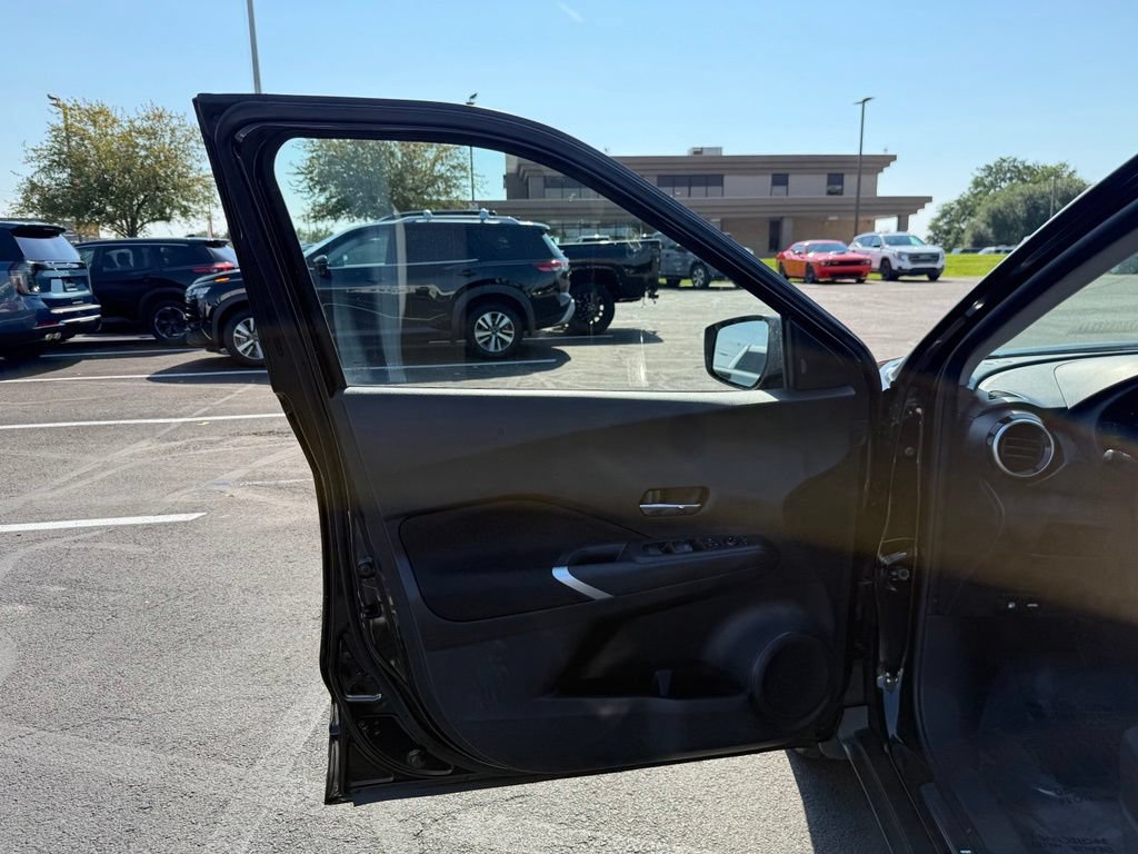 Used 2023 Nissan Kicks SV w/ Exterior Package FWD image 23