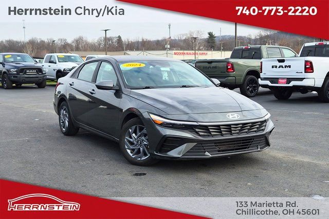 Used 2024 Hyundai Elantra SEL image 1