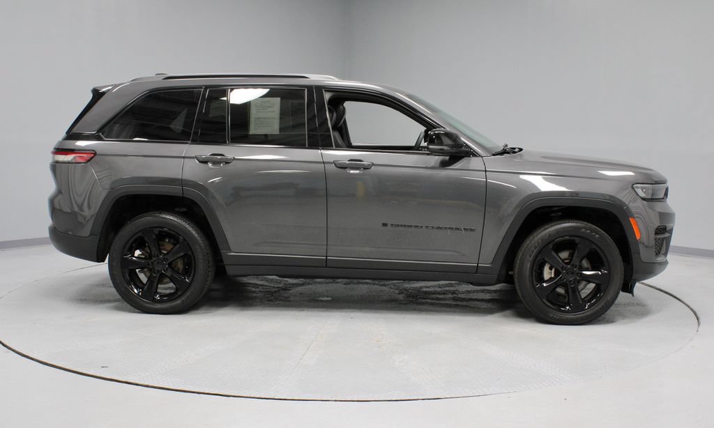 Used 2023 Jeep Grand Cherokee Altitude AWD/4WD image 6