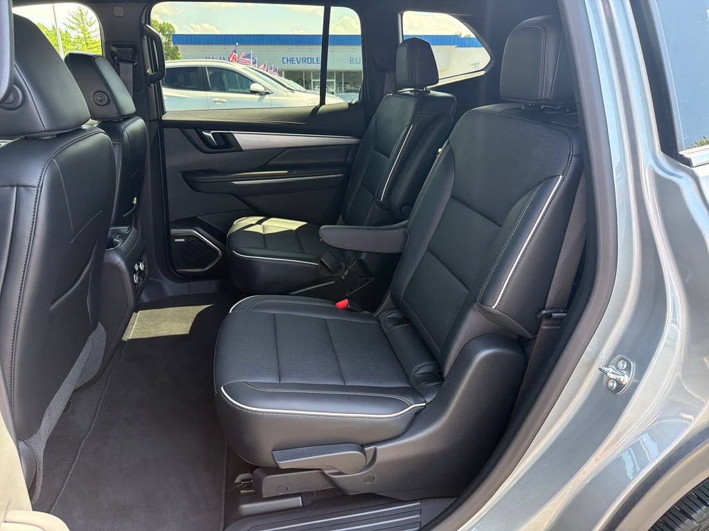 Certified 2025 Buick Enclave Preferred FWD image 32