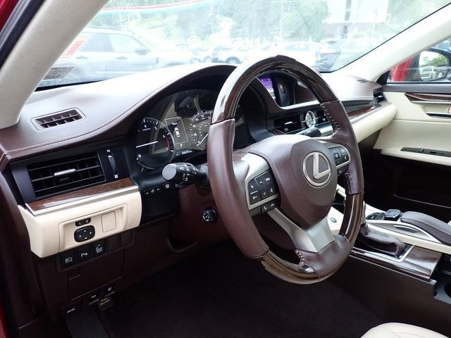 Used 2017 Lexus ES 350 w/ Luxury Package FWD image 15