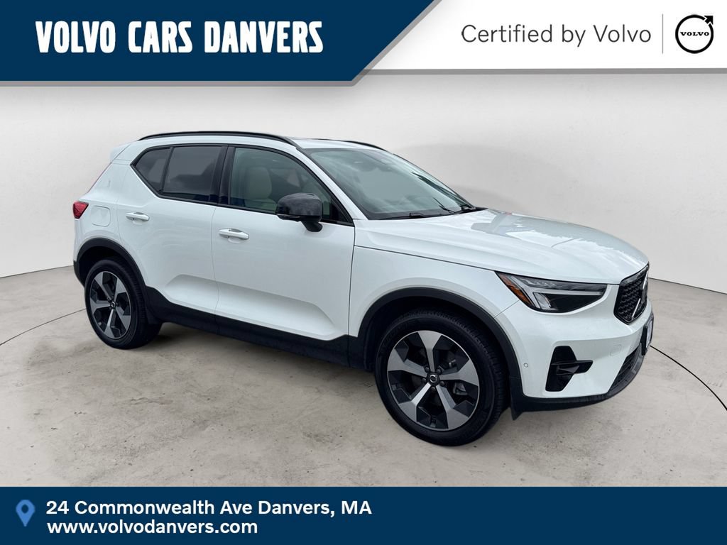 Used 2025 Volvo XC40 B5 Plus AWD/4WD image 1