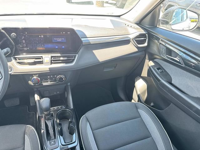 Used 2024 Chevrolet TrailBlazer LS FWD image 17