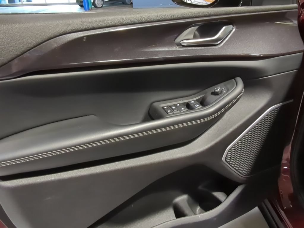 Used 2022 Jeep Grand Cherokee Altitude AWD/4WD image 14