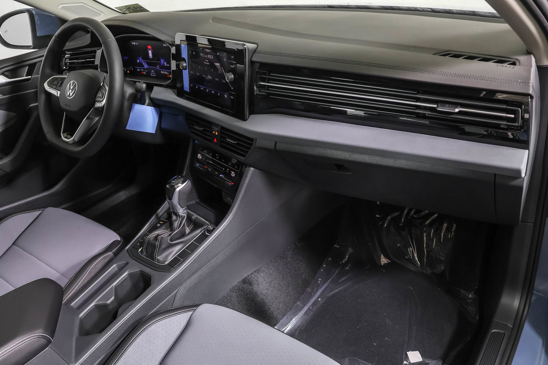New 2026 Volkswagen Jetta SE FWD image 41